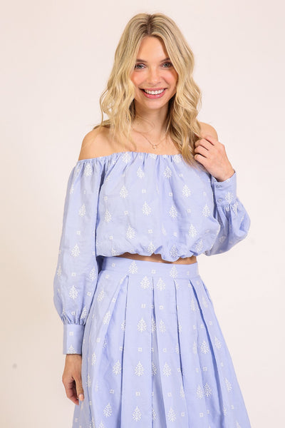 Blusa a los hombros bordada